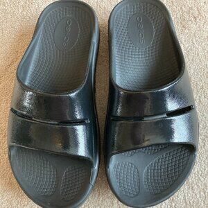 OOFOS slide sandals